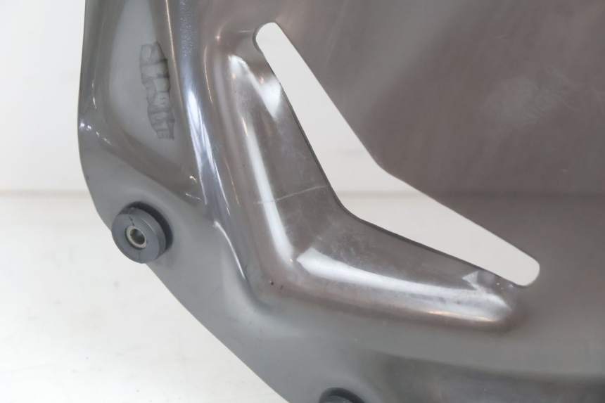 photo de PARABRISAS PEUGEOT SATELIS 125 (2006 - 2009) - Detalle de la pieza