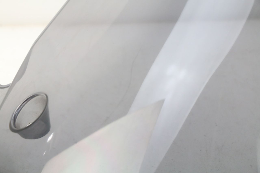 photo de PARABRISAS MBK SKYLINER 125 (2004 - 2007) - Detalles de los puntos de fijación