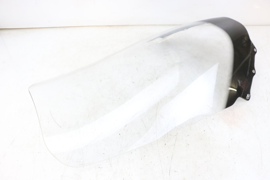 photo de PARABRISAS SUZUKI BURGMAN 125 (2018 - 2021) - Primer plano técnico