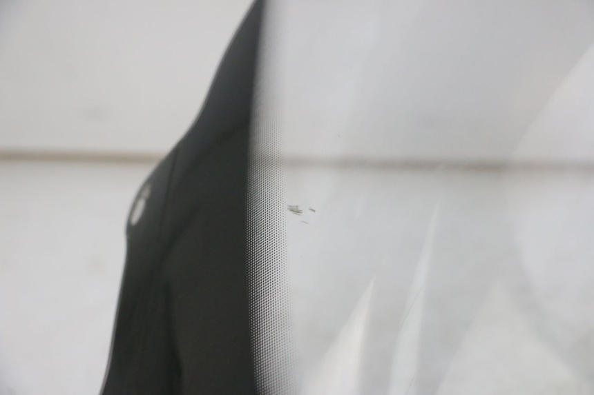 photo de PARABRISAS SUZUKI BURGMAN 125 (2018 - 2021) - Detalles de los puntos de fijación