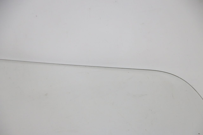 photo de PARABRISAS SUZUKI BURGMAN 125 (2018 - 2021) - Zoom sobre los componentes