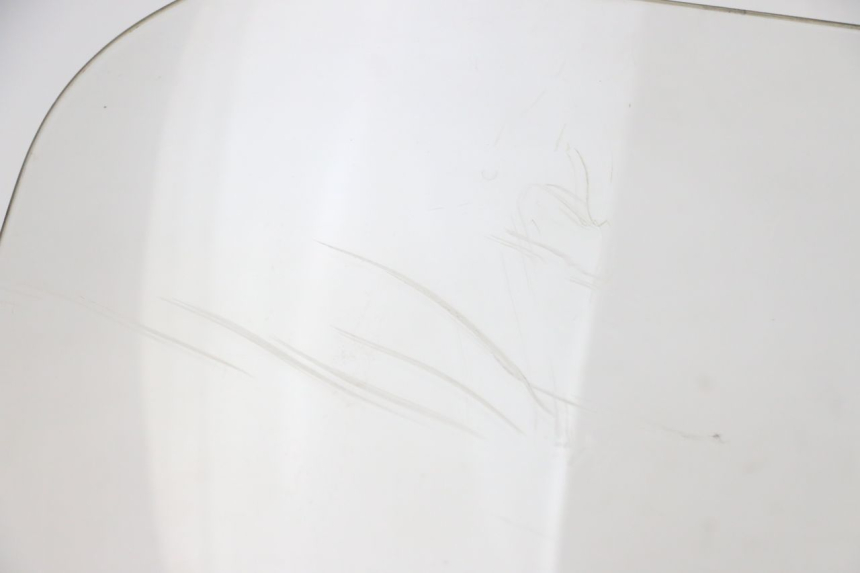 photo de PARABRISAS SUZUKI BURGMAN 125 (2015 - 2017) - Primer plano de alta resolución