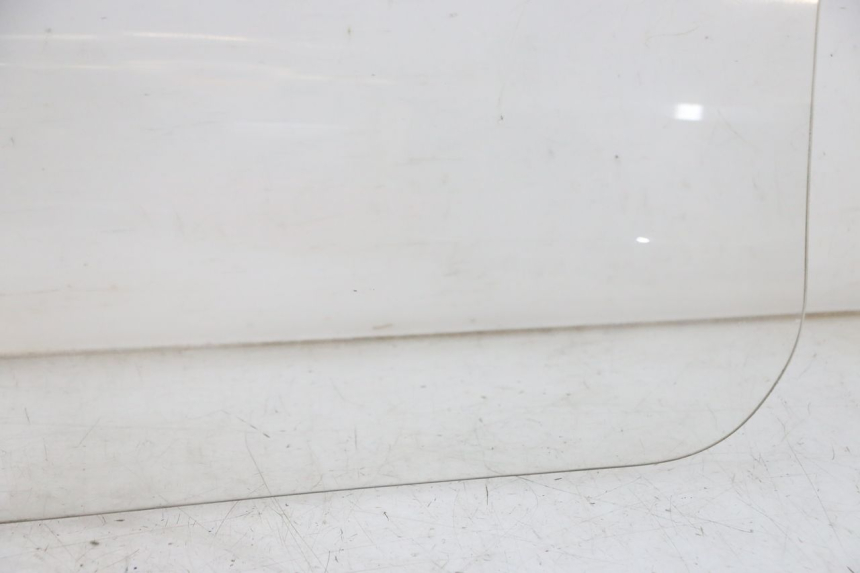 photo de PARABRISAS SUZUKI BURGMAN 125 (2015 - 2017) - Inspección visual detallada