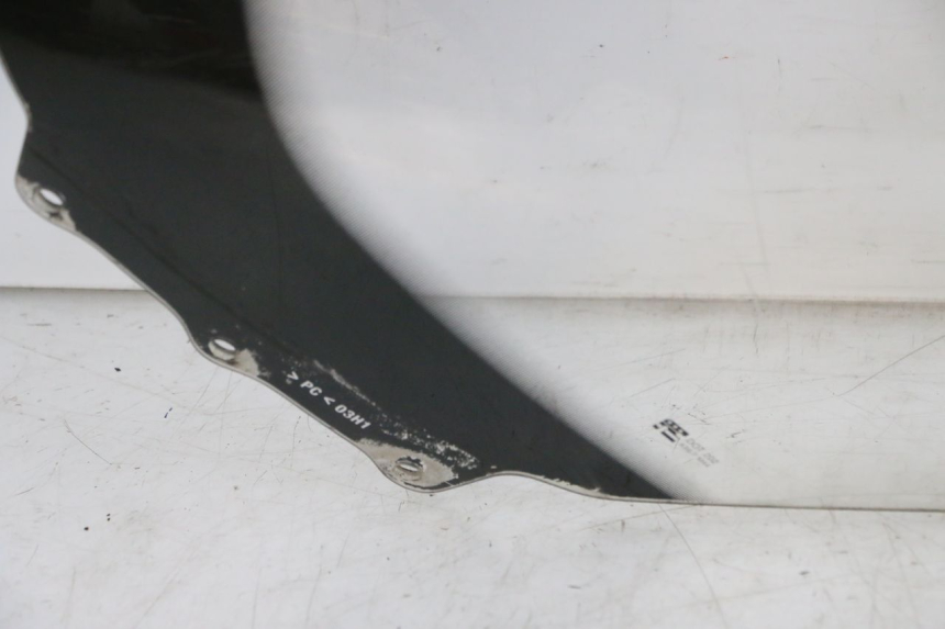 photo de PARABRISAS SUZUKI BURGMAN 125 (2015 - 2017) - Enfoque en la estructura