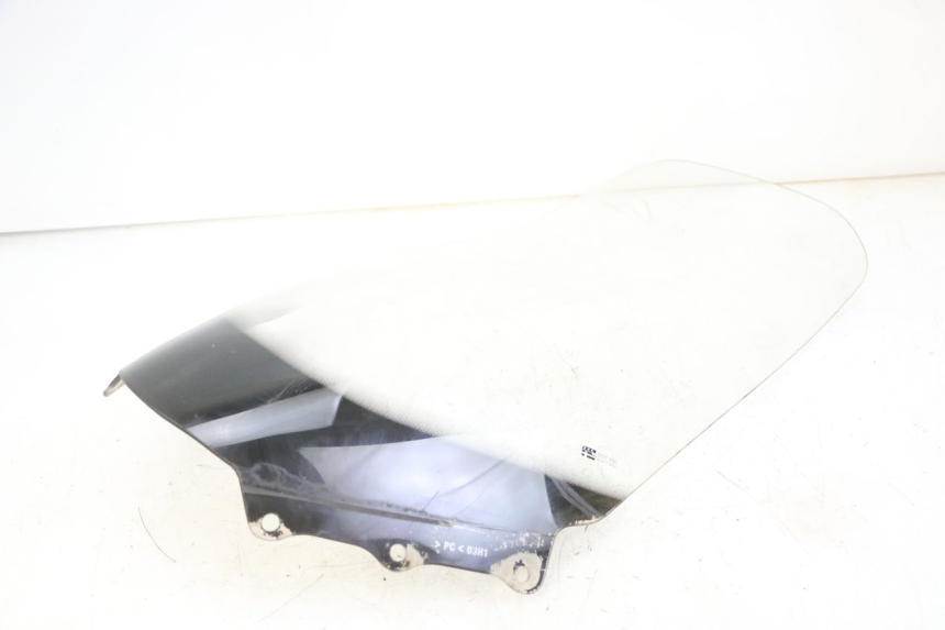 photo de PARABRISAS SUZUKI BURGMAN 125 (2015 - 2017) - Detalles de los puntos de fijación