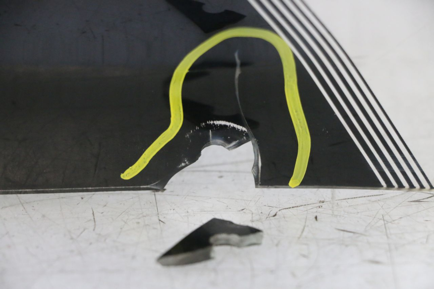 photo de PARABRISAS YAMAHA TDM ABS 900 (2002 - 2014) - Detalle de la pieza