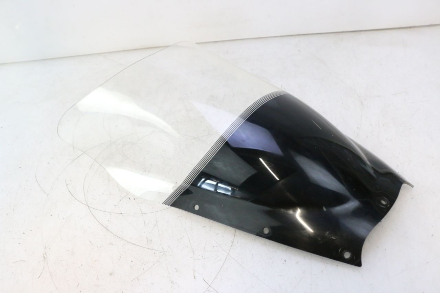 photo de PARABRISAS YAMAHA TDM ABS 900 (2002 - 2014) - Detalles de los puntos de fijación