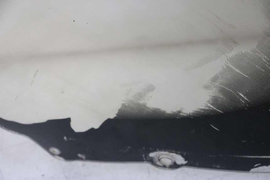 photo de PARABRISAS SUZUKI UH BURGMAN 125 (2002 - 2006) - Enfoque en la estructura