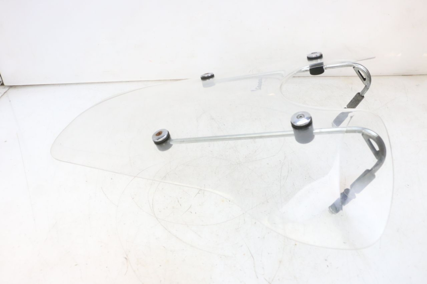 photo de PARABRISAS PIAGGIO VESPA GTS SUPER IE 125 (2009 - 2016) - Zoom sobre los componentes