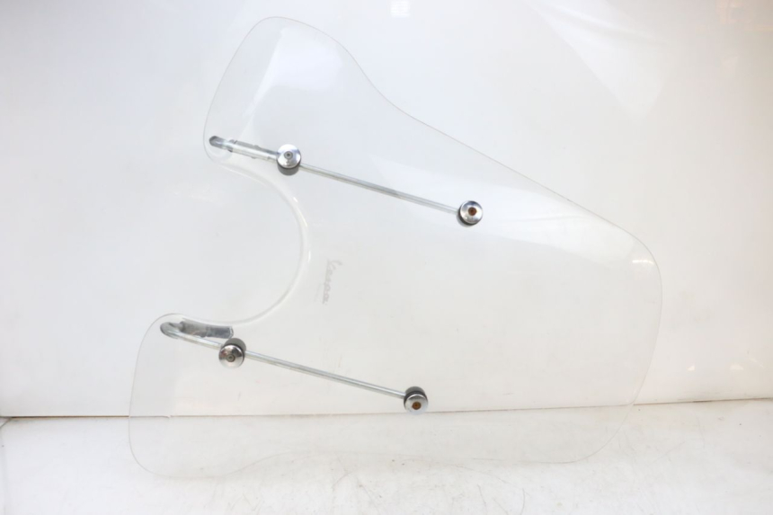 photo de PARABRISAS PIAGGIO VESPA GTS SUPER IE 125 (2009 - 2016) - Detalle de la pieza