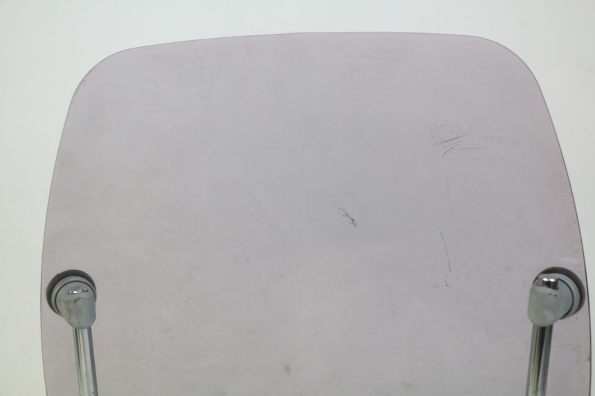 photo de PARABRISAS PIAGGIO VESPA SPRINT 2T 50 (2014 - 2018) - Primer plano técnico