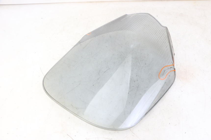 photo de PARABRISAS YAMAHA X-MAX XMAX ABS 250 (2010 - 2012) - Primer plano técnico