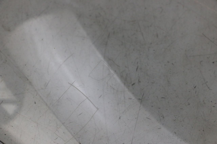 photo de PARABRISAS YAMAHA X-MAX XMAX ABS 250 (2010 - 2012) - Detalles de los puntos de fijación