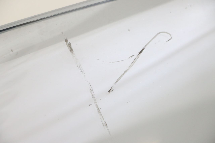 photo de PARABRISAS YAMAHA X-MAX XMAX 125 (2010 - 2013) - Detalles de los puntos de fijación