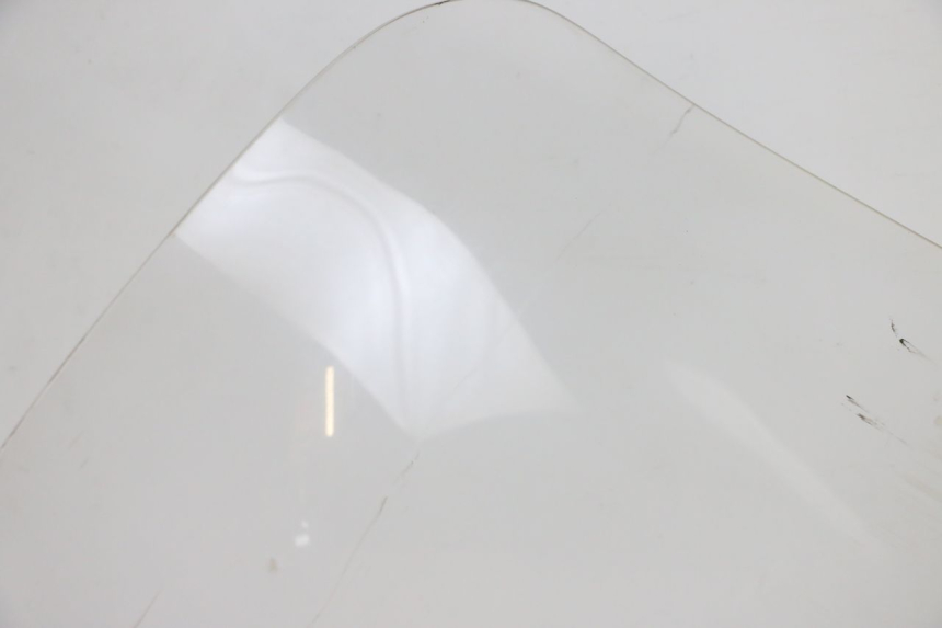 photo de PARABRISAS PIAGGIO X10 125 (2012 - 2017) - Detalles de los puntos de fijación