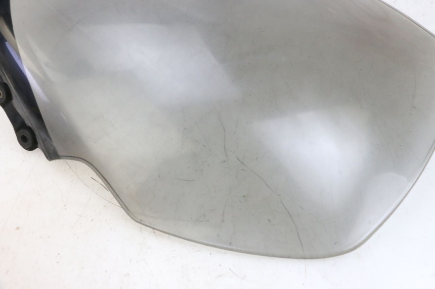 photo de PARABRISAS PIAGGIO X8 125 (2004 - 2007) - Detalles de los puntos de fijación