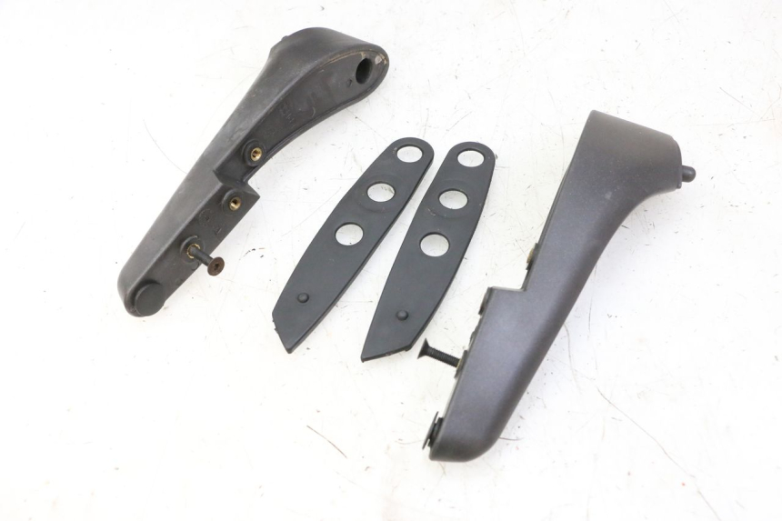 photo de PARABRISAS PIAGGIO X9 EVOLUTION 125 (2003 - 2007) - Detalles de los puntos de fijación