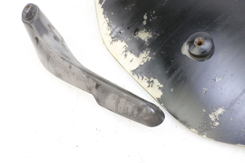 photo de PARABRISAS PIAGGIO X9 125 (2000 - 2003) - Detalles de los puntos de fijación