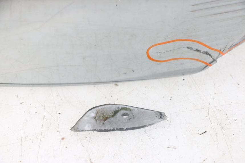 photo de PARABRISAS YAMAHA X-MAX XMAX ABS 250 (2010 - 2014) - Enfoque en la estructura