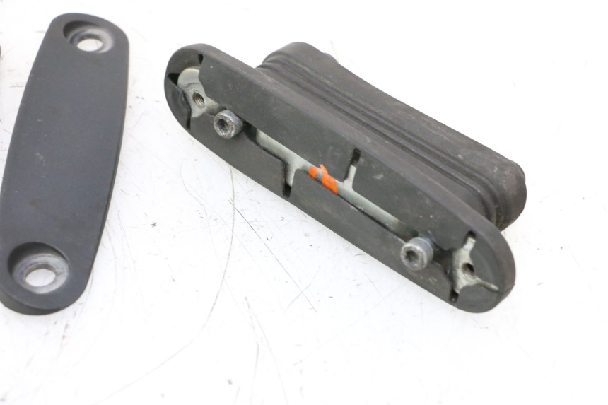 photo de PARABRISAS YAMAHA YP MAJESTY 125 (1998 - 2001) - Detalle de la pieza