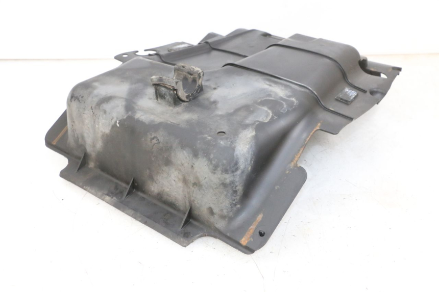 photo de PASO RUEDA TRASERA SUZUKI BURGMAN 650 (2013 - 2020) - Primer plano técnico