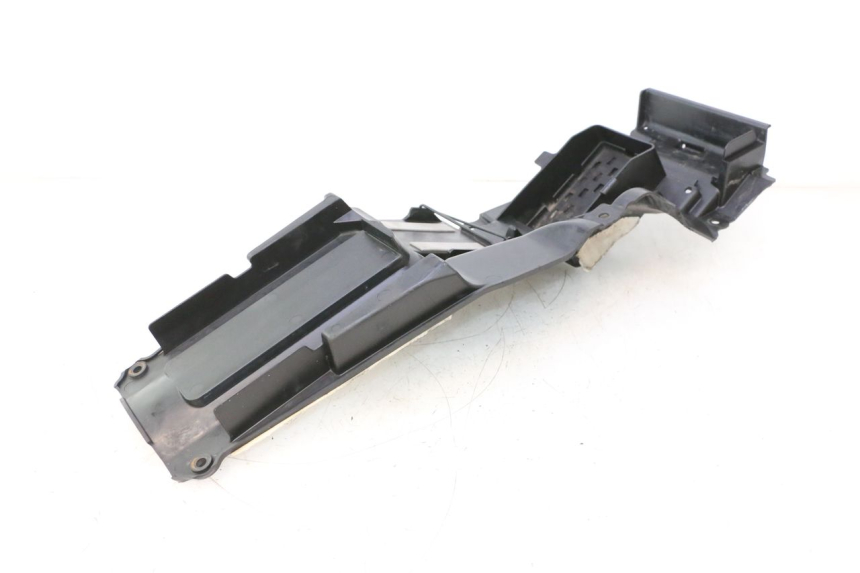 photo de PASE RUEDA TRASERO SUZUKI GSR 600 (2005 - 2012) - Primer plano técnico