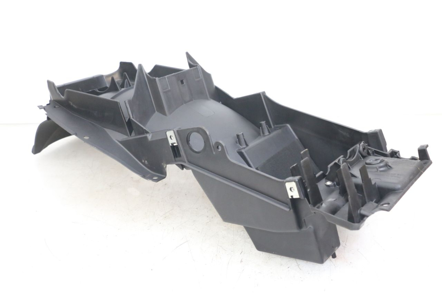 photo de PASE RUEDA TRASERO MOTO GUZZI NORGE 8V GT 1200 (2011 - 2016) - Primer plano técnico