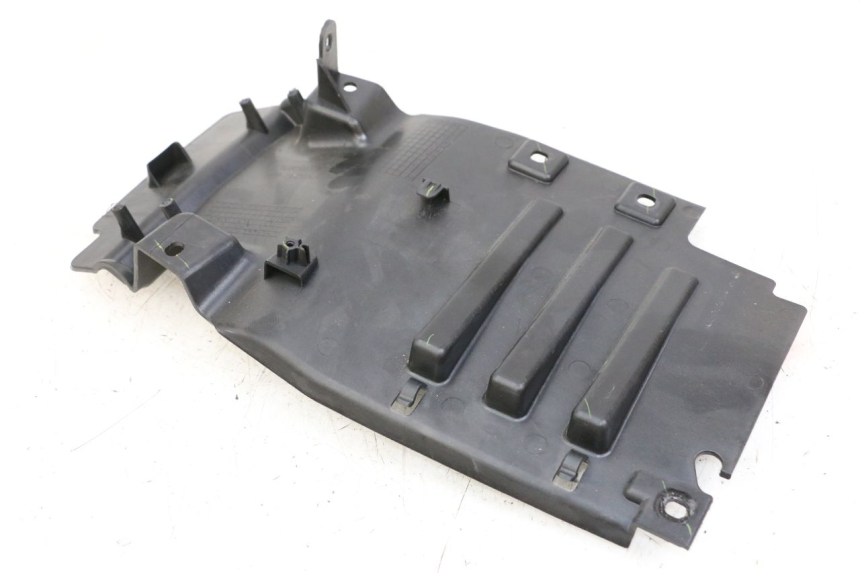 photo de PASE RUEDA TRASERO ROYAL ENFIELD CONTINENTAL GT 650 (2019 - 2024) - Primer plano técnico