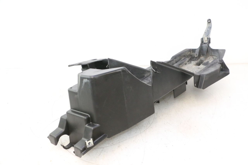 photo de PASE RUEDA TRASERO HONDA XLV VARADERO 125 (2007 - 2012) - Primer plano técnico