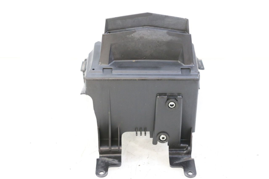 photo de PASE RUEDA TRASERO YAMAHA XJ6 600 (2008 - 2016) - Primer plano técnico