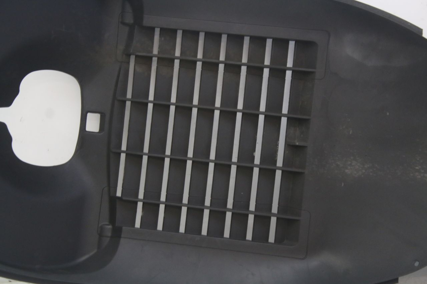 photo de PASE RUEDA DELANTERO PEUGEOT GEOPOLIS RS 125 (2007 - 2009) - Primer plano técnico