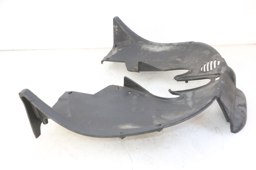 photo de PASE RUEDA DELANTERO PIAGGIO MP3 RL 250 (2006 - 2010) - Primer plano técnico