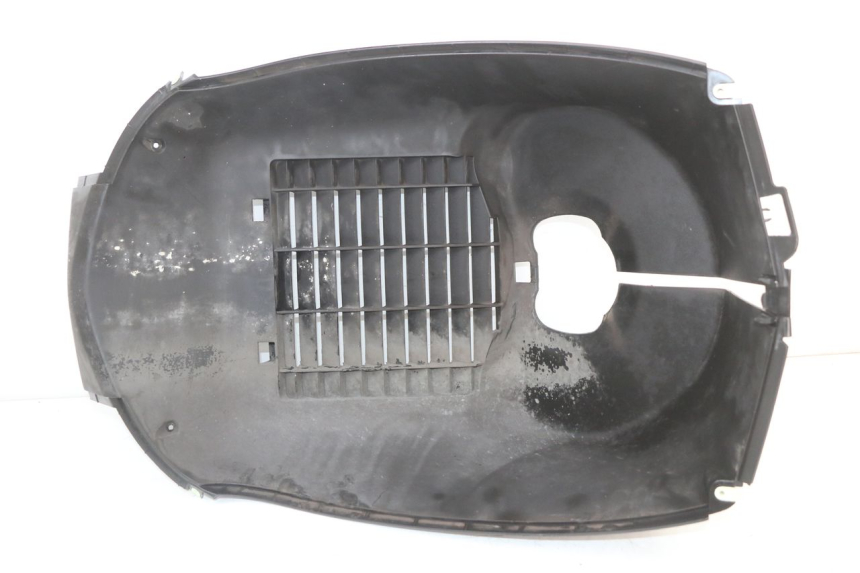 photo de PASE RUEDA DELANTERO PEUGEOT SATELIS 125 (2010 - 2012) - Primer plano técnico