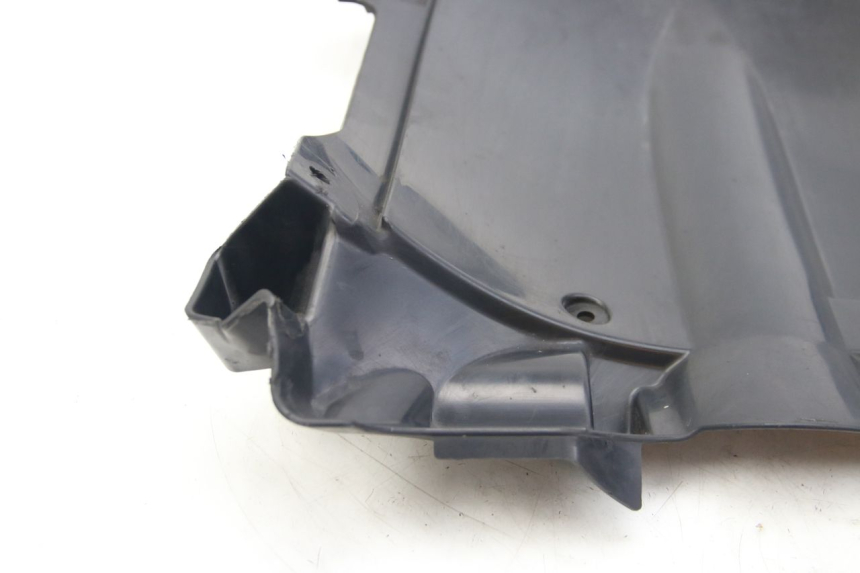 photo de PASO DE RUEDA DELANTERO SUZUKI SIXTEEN 125 (2008 - 2010) - Zoom sobre los componentes