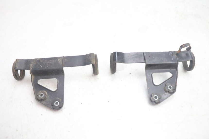 photo de FARO SOPORTES SUZUKI DR S 600 (1985 - 1989) - Otra perspectiva