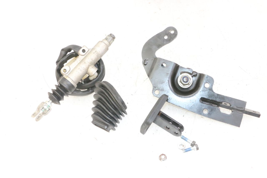 photo de PEDAL FRENO PIAGGIO IE MP3 YOURBAN 300 (2011 - 2016) - Primer plano técnico