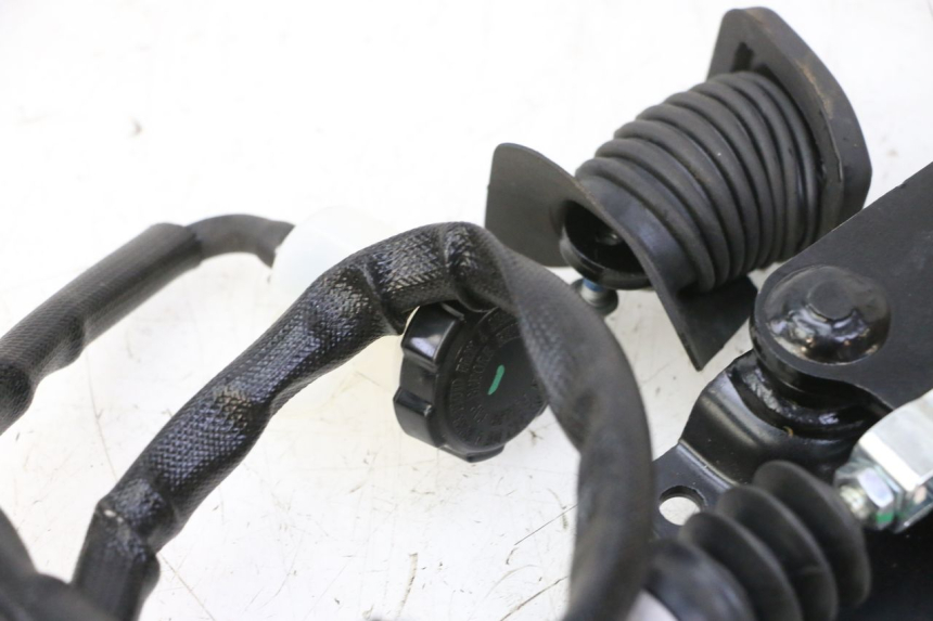 photo de PEDAL FRENO PIAGGIO MP3 HPE 310 (2024 - 2025) - Zoom estado de uso