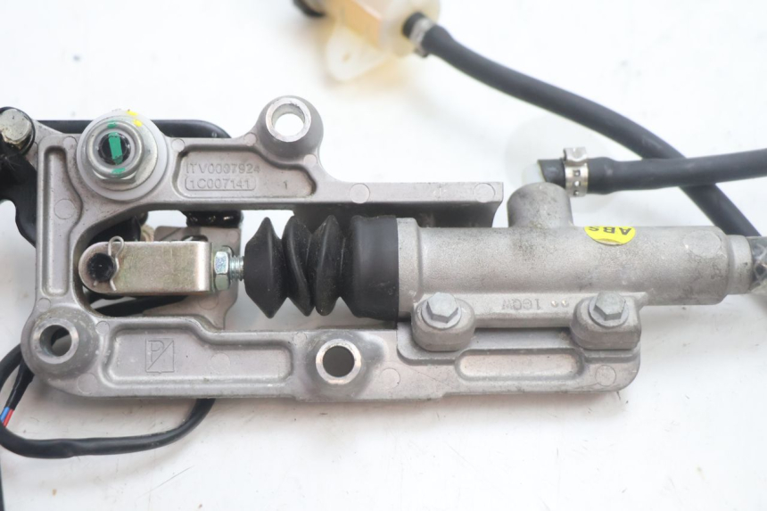photo de PEDAL FRENO PIAGGIO MP3 HPE 530 (2022 - 2026) - Otra perspectiva