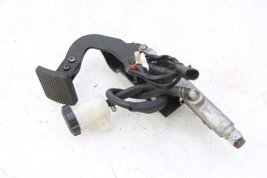 photo de PEDAL DE FRENO PIAGGIO MP3 RL 250 (2006 - 2010) - Primer plano técnico