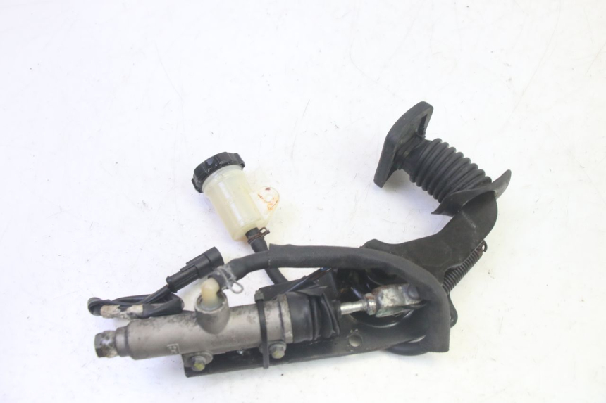 photo de PEDAL DE FRENO PIAGGIO MP3 RL 250 (2006 - 2010) - Primer plano técnico