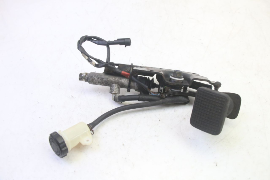 photo de PEDAL DE FRENO PIAGGIO MP3 RL 250 (2006 - 2010) - Detalles de los puntos de fijación