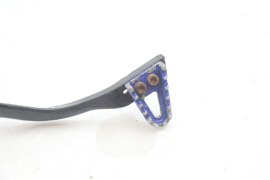photo de PEDAL FRENO APOLLO RFZ 140 - Primer plano técnico