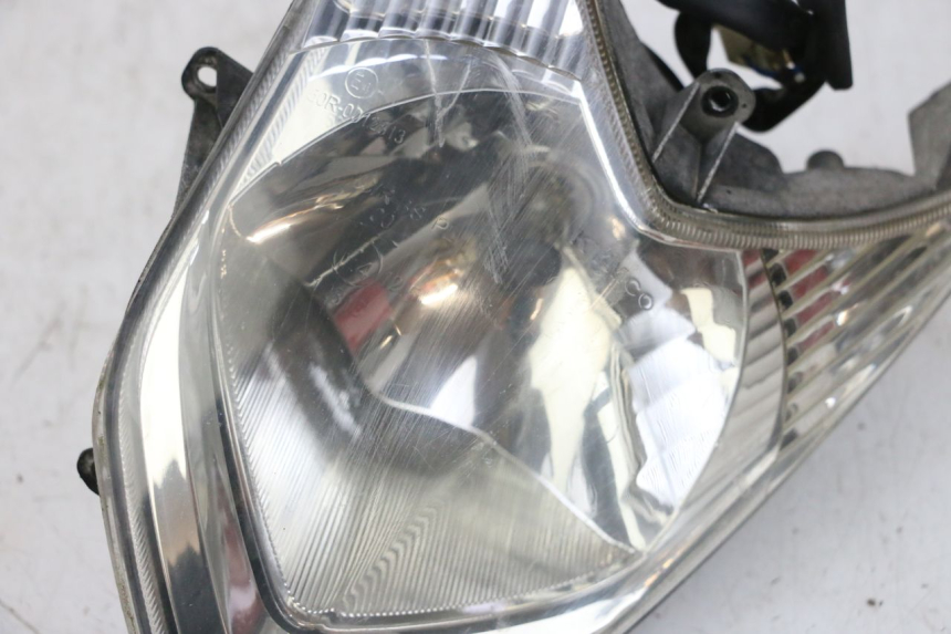 photo de FARO DELANTERO KYMCO AGILITY CITY 4T 50 (2008 - 2016) - Detalles de los puntos de fijación