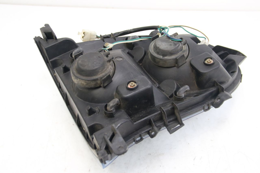 photo de FARO DELANTERO ECCITY ARTELEC 670 1 (2013 - 2017) - Estado de la superficie y material