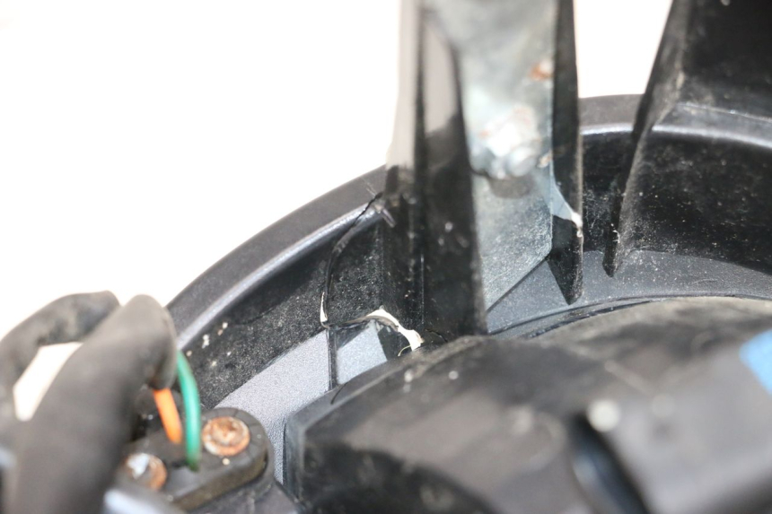 photo de FARO DELANTERO MAG POWER BOMBERS 4T 50 (2016 - 2026) - Estado de la superficie y material