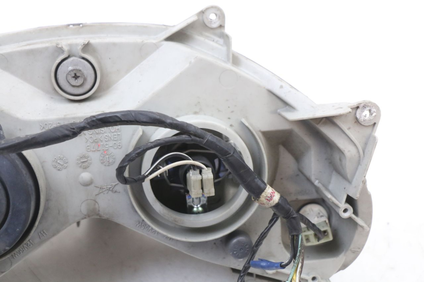 photo de FARO DELANTERO SUZUKI BURGMAN 125 (2007 - 2014) - Detalles de los puntos de fijación