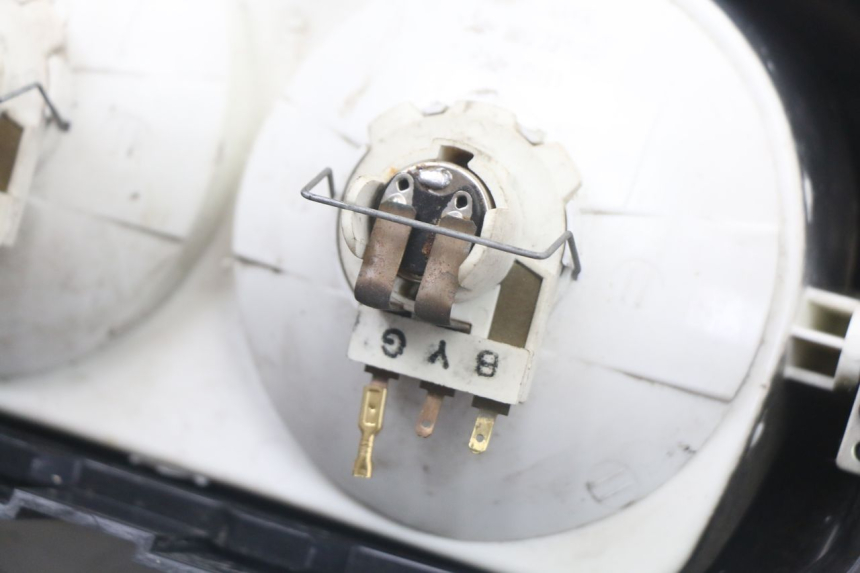 photo de FARO DELANTERO YAMAHA BW'S 50 (2004 - 2017) - Estado de la superficie y material