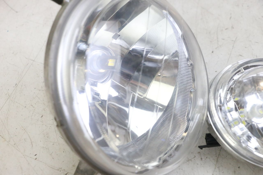 photo de FARO DELANTERO YAMAHA BW'S BWS 125 (2010 - 2013) - Detalles de los puntos de fijación