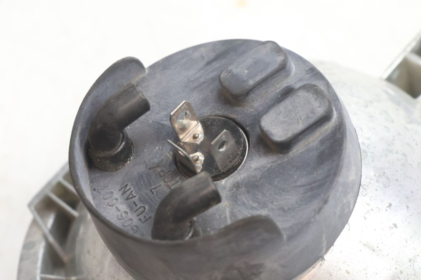 photo de FARO DELANTERO YAMAHA BW'S BWS 125 (2010 - 2013) - Detalles de los puntos de fijación