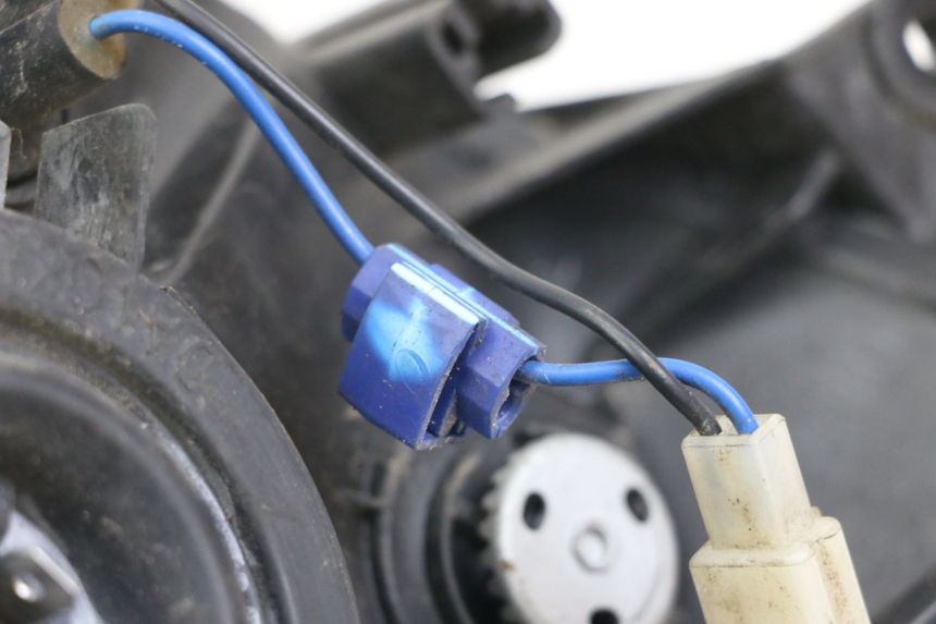 photo de FARO DELANTERO YAMAHA CYGNUS X 125 (2004 - 2007) - Detalle de la pieza